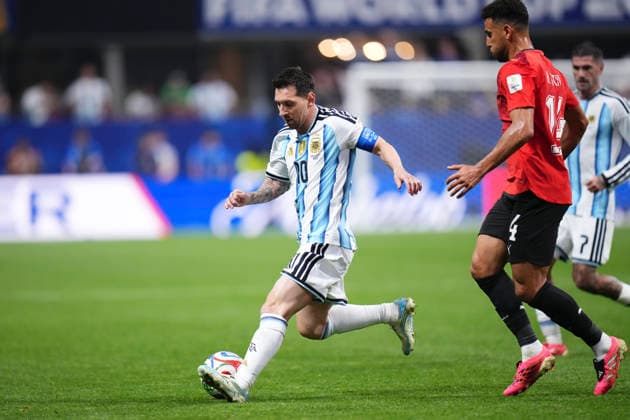Argentina v Egypt: Round of 16 - FIFA World Cup, WM, Weltmeisterschaft, Fussball 2026 Lionel Messi of Argentina controls the ball during the FIFA World Cup 2026 Round of 16 match between Argentina and Egypt at Atlanta Stadium on July 07, 2026 in Atlanta, Georgia. Atlanta GA United States  Copyright: xJosexBretonx originalFilename:bretonhernandez-argentin260707_npU7o.jpg