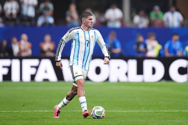 Argentina v Egypt: Round of 16 - FIFA World Cup, WM, Weltmeisterschaft, Fussball 2026 Rodrigo De Paul of Argentina runs with the ball during the FIFA World Cup 2026 Round of 16 match between Argentina and Egypt at Atlanta Stadium on July 07, 2026 in Atlanta, Georgia. Atlanta GA United States  Copyright: xJosexBretonx originalFilename:bretonhernandez-argentin260707_np4f9.jpg