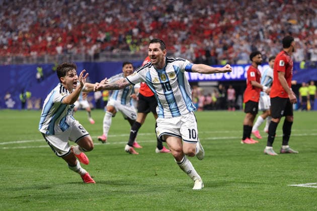 Argentina v Egypt FIFA World Cup, WM, Weltmeisterschaft, Fussball 07 July 2026 Atlanta - Fifa World Cup round of 16 - Argentina v Egypt - Lionel Messi of Argentina celebrates after scoring the equalising goal - (Photo by Charlotte Wilson). Atlanta Georgia USA *** Argentinien gegen Ägypten – FIFA-Weltmeisterschaft, 7. Juli 2026, Atlanta – Achtelfinale der FIFA-Weltmeisterschaft: Argentinien gegen Ägypten – Lionel Messi aus Argentinien jubelt nach seinem Ausgleichstreffer. Foto: Charlotte Wilson, Atlanta, Georgia, USA  Copyright: xCharlottexWilsonxOffside