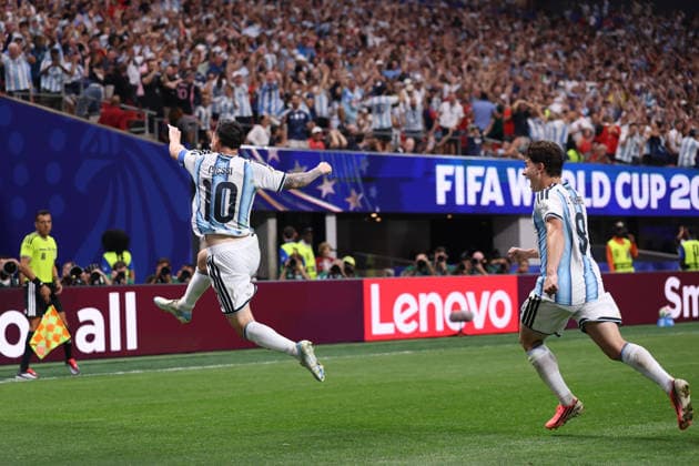 Argentina v Egypt FIFA World Cup, WM, Weltmeisterschaft, Fussball 07 July 2026 Atlanta - Fifa World Cup round of 16 - Argentina v Egypt - Lionel Messi of Argentina celebrates after scoring the equalising goal - (Photo by Charlotte Wilson). Atlanta Georgia USA *** Argentinien gegen Ägypten – FIFA-Weltmeisterschaft, 7. Juli 2026, Atlanta – Achtelfinale der FIFA-Weltmeisterschaft: Argentinien gegen Ägypten – Lionel Messi aus Argentinien jubelt nach seinem Ausgleichstreffer. Foto: Charlotte Wilson, Atlanta, Georgia, USA  Copyright: xCharlottexWilsonxOffside