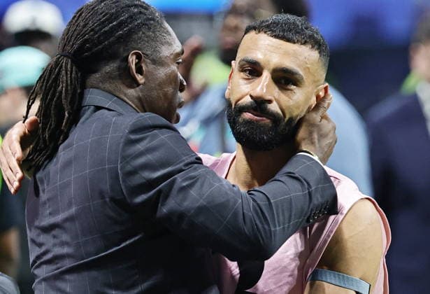 FIFA World Cup, WM, Weltmeisterschaft, Fussball 2026 - Round of 16 - Argentina vs Egypt Mo Salah of Egypt is hugged after losing the FIFA World Cup 2026 Round of 16 match Argentina against Egypt, in Atlanta, USA, 07 July 2026. ATLANTA United States  Copyright: xRONALDxWITTEKx