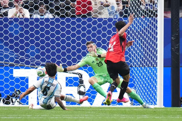 Argentina v Egypt: Round of 16 - FIFA World Cup, WM, Weltmeisterschaft, Fussball 2026 Mostafa Zico of Egypy shoots to score his team s second goal during the FIFA World Cup 2026 Round of 16 match between Argentina and Egypt at Atlanta Stadium on July 07, 2026 in Atlanta, Georgia. Atlanta GA United States  Copyright: xJosexBretonx originalFilename:bretonhernandez-argentin260707_npPgd.jpg