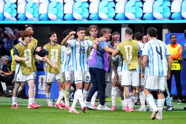 Argentina v Egypt: Round of 16 - FIFA World Cup, WM, Weltmeisterschaft, Fussball 2026 Enzo Fernandez of Argentina celebrates after scoring his team s third goal with teammates during the FIFA World Cup 2026 Round of 16 match between Argentina and Egypt at Atlanta Stadium on July 07, 2026 in Atlanta, Georgia. Atlanta GA United States  Copyright: xJosexBretonx originalFilename:bretonhernandez-argentin260707_npxv0.jpg