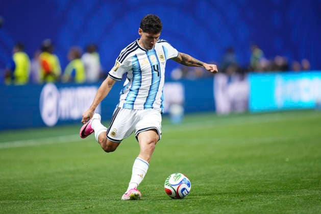 July 7, 2026, Atlanta, Georgia, United States: Gonzalo Montiel of Argentina kicks the ball during the FIFA World Cup, WM, Weltmeisterschaft, Fussball 2026 Round of 16 match between Argentina and Egypt at Atlanta Stadium on July 07, 2026 in Atlanta, Georgia. Argentina V Egypt: Round Of 16 - FIFA World Cup 2026  - ZUMAa181 20260707_zaa_a181_049 Copyright: xJosexBretonx