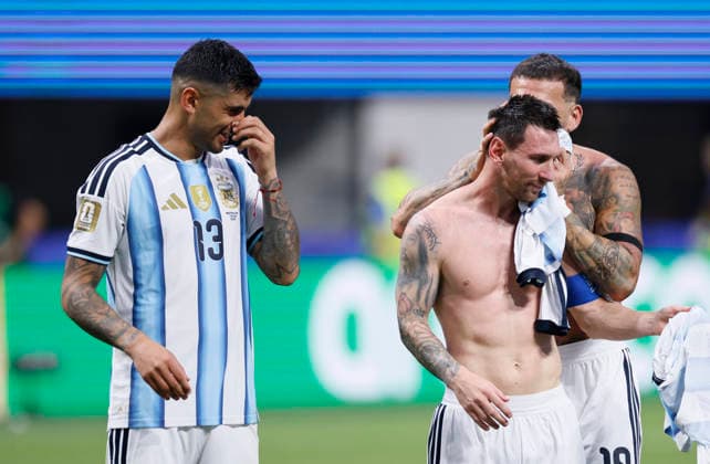 Argentina v Egypt: Round of 16 - FIFA World Cup, WM, Weltmeisterschaft, Fussball 2026 Cristian Romero, Nicolas Otamendi and Lionel Messi of Argentina celebrate after winning the FIFA World Cup 2026 Round of 16 match between Argentina and Egypt at Atlanta Stadium on July 7, 2026 in Atlanta, United States. Atlanta Atlanta Stadium GA United States Copyright: xAllstarxPicturexLibraryxLtdx