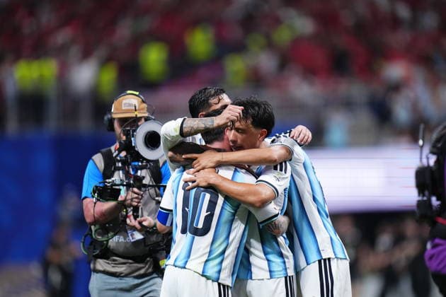 Argentina v Egypt - FIFA World Cup, WM, Weltmeisterschaft, Fussball 2026 - Round of 16 ATLANTA, USA - JULY 07: Lionel Messi of Argentina celebrates the victory with Lisandro Martinez of Argentina after the 2026 FIFA World Cup Round of 16 match between Argentina and Egypt at Mercedes-Benz Stadium (Atlanta Stadium) in Atlanta, Georgia, United States on July 07, 2026. Jose Hernandez Anadolu Georgia United States. Editorial use only. Please get in touch for any other usage.  Copyright: x2026xAnadoluxJosexHernandezx