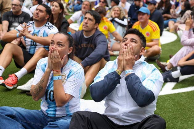 FIFA World Cup, WM, Weltmeisterschaft, Fussball 2026 - Watch party Argentina vs Egypt Argentina fans react to watching the Argentina vs Egypt game at the NYNJ World Cup 26 & Telemundo Fan Village at Rockefeller Center in New York, New York, USA, 07 July 2026. NEW YORK NEW YORK UNITED STATES  Copyright: xSARAHxYENESELx