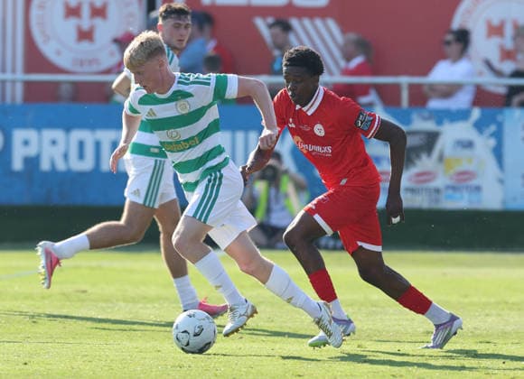 Sean McArdle of Celtic and Joey Wuna of Shelbourne Shelbourne FC v Celtic , Preseason Friendly, Football, Tolka Park, Dublin, Ireland - 07 Jul 2026Dublin Tolka Park Ireland  Copyright: xLorrainexO Sullivan Shutterstockx 16980106u