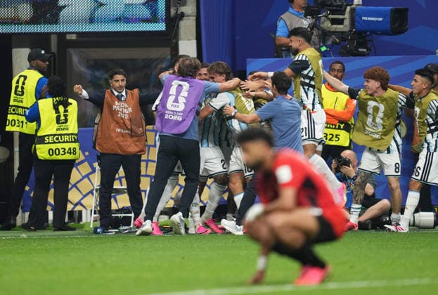 Enzo Fernandez (Argentina) scores and celebrates his teams third goal during Argentina and Egypt, Round of 16 FIFA World Cup, WM, Weltmeisterschaft, Fussball 2026, Atlanta Stadium, Atlanta, United States on July 7, 2026. Thor Wegner DeFodi Images. (Photo by DeFodi Images) - *** Enzo Fernández of Argentina scores and celebrates his team s third goal during the Round of 16 match between Argentina and Egypt at the 2026 FIFA World Cup at Atlanta Stadium in Atlanta, United States, on July 7, 2026. Thor Wegner, DeFodi Images. Photo by DeFodi Images