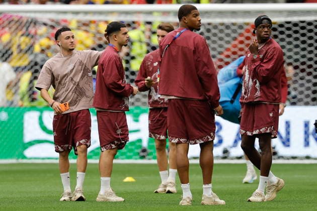 FIFA World Cup, WM, Weltmeisterschaft, Fussball 2026 - Round of 16 - Switzerland vs Colombia Switzerland s Ruben Vargas, Switzerland s Zeki Amdouni, Switzerland s Aurele Amenda and Switzerland s Denis Zakaria inspect the pitch prior the FIFA World Cup 2026 Round of 16 match Switzerland against Colombia, in Vancouver, Canada, 07 July 2026. VANCOUVER Canada  Copyright: xPETERxKLAUNZERx