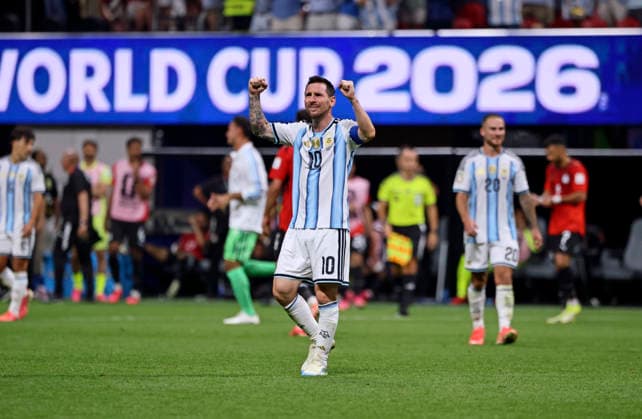 07.07.2026, Fussball Weltmeisterschaft 2026 in den USA, Achtelfinale, Argentinien - Ägypten, im Mercedes-Benz Stadium (Atlanta, GA), Lionel Messi (Argentinien) Schlussjubel ***FIFA regulations prohibit any use of photographs as image sequences and or quasi-video. EDITORIAL USE ONLY*** *** July 7, 2026, 2026 FIFA World Cup in the U.S., Round of 16, Argentina vs. Egypt, at Mercedes-Benz Stadium in Atlanta, GA; Lionel Messi’s celebratory gesture at the end of the match ***FIFA regulations prohibit any use of photographs as image sequences and or quasi-video. EDITORIAL USE ONLY***