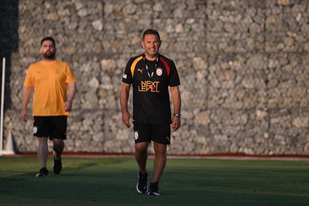 Galatasaray training session in Istanbul ISTANBUL, TURKIYE - JULY 7: Head coach of Galatasaray, Okan Buruk leads a training session for the 2026-2027 season at the Kemerburgaz Metin Oktay Facilities in Istanbul, Turkiye, on July 7, 2026. Arif Hudaverdi Yaman Anadolu Istanbul Turkey. Editorial use only. Please get in touch for any other usage.  Copyright: x2026xAnadoluxArifxHudaverdixYamanx