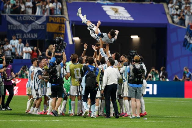 ATLANTA STADIUM GEORGIA USA 07.07.2026 MISTRZOSTWA SWIATA 2026 W PILKA NOZNA W USA MECZ GRUPA 1 8 ARGENTINA ARGENTYNA I AND EGYPT EGIPT FIFA World Cup, WM, Weltmeisterschaft, Fussball 2026 Round of 16 match between Argentina and Egypt at Atlanta Stadium in Atlanta, Georgia on July 07, 2026. N Z team celebrates Argentina forward Lionel Messi 10 FOT. KAMIL KRZACZYNSKI NEWSPIX.PL PILKA NOZNA FIFA WORLD CUP 2026 MS MISTRZOSTWA SWIATA W PILCE NOZNEJ MUNDIAL USA KANADA MEKSYK 2026 --- newspix.pl  KSK