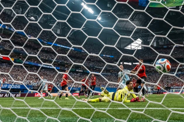 July 7, 2026, Atlanta, Georgia, USA: Egypt goalkeeper Mostafa Shobeir (23) watches as the ball goes past him and scores during their game against Argentina during their World Cup: Round of 16 match at Atlanta Stadium in ATLANTA, Georgia. Argentina defeats Egypt 3:2 in regulation play. World Cup: Round Of 16: Argentina Vs Egypt: Mostafa Shobeir  - ZUMAa161 20260707_aaa_a161_007 Copyright: xWalterxArcex xGMGx