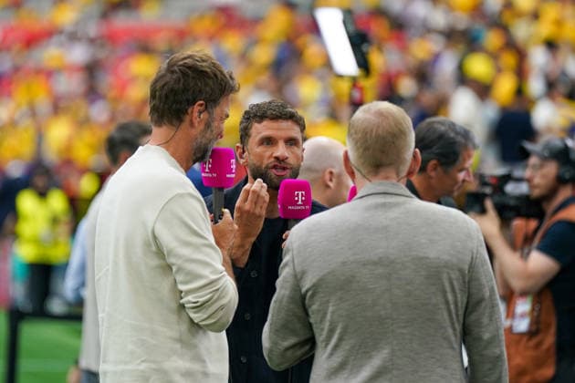 Kanada: Fußball FIFA World Cup, WM, Weltmeisterschaft, Fussball 2026, Achtelfinale - Schweiz vs Kolumbien - BC Place, Vancouver: Thomas Müller, TV-Fußballexperte bei MagentaTV Jürgen Klopp, TV-Fußballexperte bei MagentaTV Johannes B. Kerner, TV-Moderator bei MagentaTV *** Canada Soccer, 2026 FIFA World Cup, Round of 16: Switzerland vs. Colombia at BC Place, Vancouver; Thomas Müller, soccer analyst on MagentaTV; Jürgen Klopp, soccer analyst on MagentaTV; Johannes B. Kerner, TV host on MagentaTV Copyright: xJOERANxSTEINSIEKx