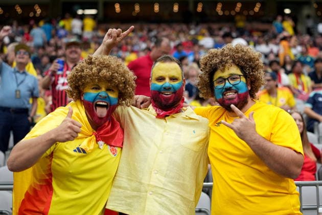 FIFA World Cup, WM, Weltmeisterschaft, Fussball 2026 - Round of 16 - Switzerland vs Colombia Supporters of Colombia pose for a picture ahead of the FIFA World Cup 2026 Round of 16 match Switzerland against Colombia, in Vancouver, Canada, 07 July 2026. VANCOUVER Canada  Copyright: xBOBxFRIDx