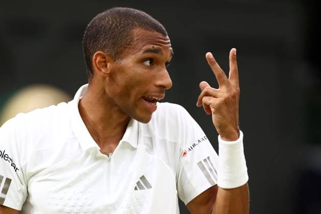 Felix Auger-Aliassime complains to the umpire during his quarter-final match Wimbledon Tennis Championships, Day 9, The All England Lawn Tennis and Croquet Club, London, UK - 07 Jul 2026London The All England Lawn Tennis and United Kingdom  Copyright: xJamesxMarsh Shutterstockx 16978027dt