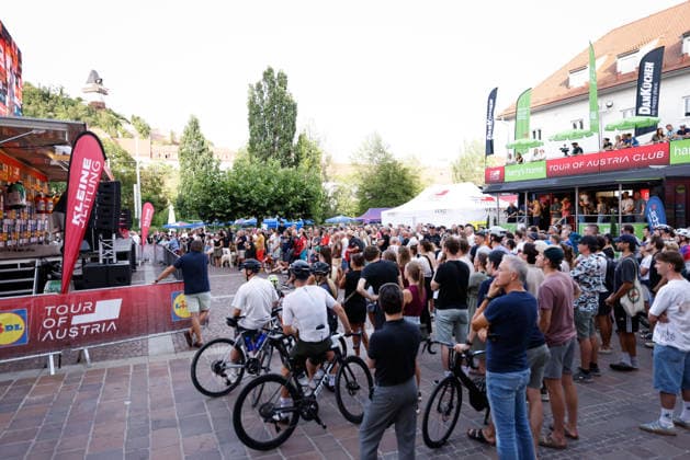 CYCLING - Oesterreich Rundfahrt 2026 GRAZ,AUSTRIA,07.JUL.26 - CYCLING - Tour of Austria, team presentation. Image shows participants at the Tour of Austria.  GEPAxpictures xJamesxDoak