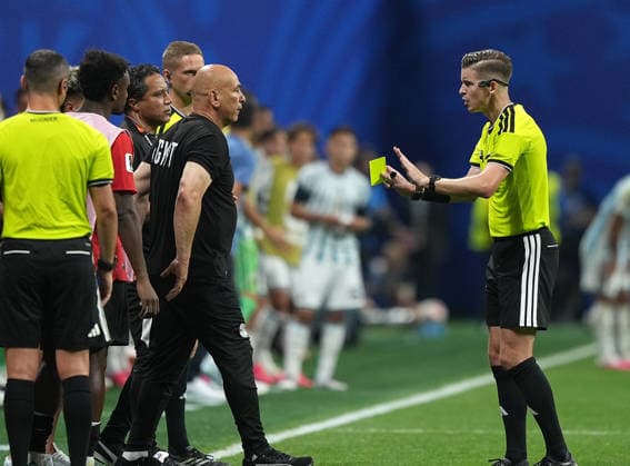 (260708) -- ATLANTA, July 8, 2026 -- The referee talks to Hossam Hassan (2nd R), head coach of Egypt, during the round of 16 match between Argentina and Egypt at the 2026 FIFA World Cup, WM, Weltmeisterschaft, Fussball at Atlanta Stadium in Atlanta, the United States, July 7, 2026. ) (SP)U.S.-ATLANTA-FOOTBALL-FIFA WORLD CUP-ROUND OF 16-ARG VS EGY HuangxZongzhi 