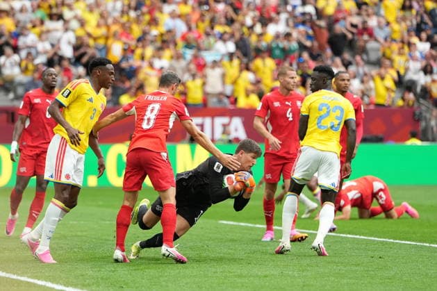 FIFA World Cup, WM, Weltmeisterschaft, Fussball 2026 - Round of 16 - Switzerland vs Colombia Goalkeeper Gregor Kobel of Switzerland (C) in action during the FIFA World Cup 2026 Round of 16 match Switzerland against Colombia, in Vancouver, Canada, 07 July 2026. VANCOUVER Canada  Copyright: xBOBxFRIDx