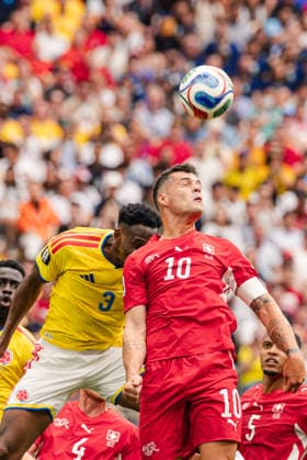 Granit Xhaka of Switzerland contests a header with Jhon Lucumi of Colombia during the FIFA World Cup, WM, Weltmeisterschaft, Fussball Round of 16 game between Switzerland and Colombia at BC Place on July 7, 2026 in Vancouver, British Colombia, Canada  Copyright: xCurtisxWongx xSPPx Sportspressphoto_SPR186977