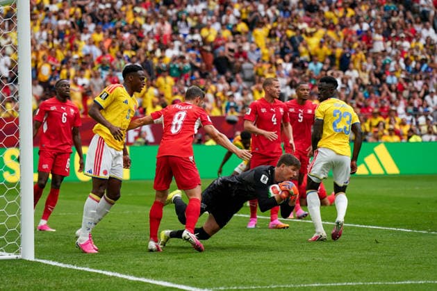 Kanada: Fußball FIFA World Cup, WM, Weltmeisterschaft, Fussball 2026, Achtelfinale - Schweiz vs Kolumbien - BC Place, Vancouver: Torraum-Szene Gregor Kobel (Schweiz, 1) am Ball *** Canada Soccer, 2026 FIFA World Cup, Round of 16: Switzerland vs. Colombia at BC Place, Vancouver; goalmouth action featuring Gregor Kobel of Switzerland, No. 1 on the ball Copyright: xJOERANxSTEINSIEKx