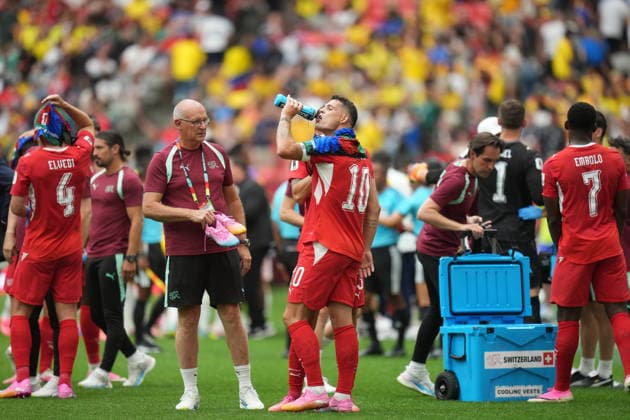 FIFA World Cup, WM, Weltmeisterschaft, Fussball 2026 - Round of 16 - Switzerland vs Colombia Granit Xhaka of Switzerland (C) and teammates gather for the first hydration break during the FIFA World Cup 2026 Round of 16 match Switzerland against Colombia, in Vancouver, Canada, 07 July 2026. VANCOUVER Canada  Copyright: xBOBxFRIDx