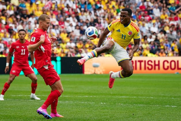 Kanada: Fußball FIFA World Cup, WM, Weltmeisterschaft, Fussball 2026, Achtelfinale - Schweiz vs Kolumbien - BC Place, Vancouver: Jhon Arias (Kolumbien 11) Nico Elvedi (Schweiz, 4) *** Canada Soccer 2026 FIFA World Cup, Round of 16: Switzerland vs. Colombia at BC Place, Vancouver; Jhon Arias (Colombia) 11, Nico Elvedi (Switzerland) 4 Copyright: xJOERANxSTEINSIEKx