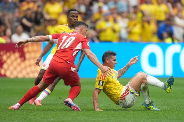 FIFA World Cup, WM, Weltmeisterschaft, Fussball 2026 - Round of 16 - Switzerland vs Colombia Granit Xhaka of Switzerland (L) in action against James Rodriguez of Colombia (R) during the FIFA World Cup 2026 Round of 16 match Switzerland against Colombia, in Vancouver, Canada, 07 July 2026. VANCOUVER Canada  Copyright: xBOBxFRIDx