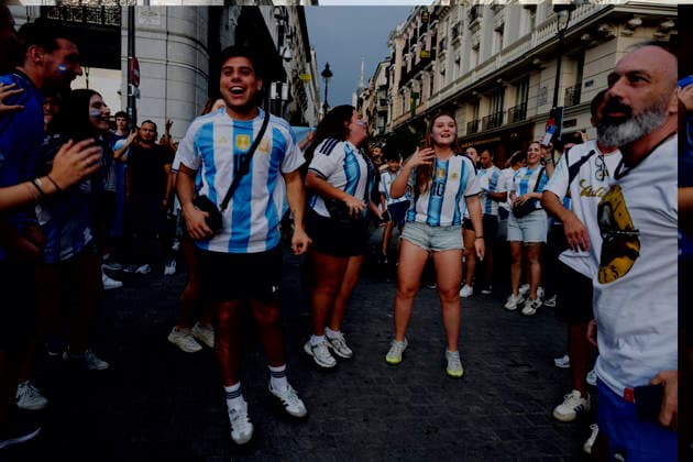July 7, 2026, Madrid, Spain: Several fans of the Argentine national team, Nationalteam celebrate their victory during the 2026 World Cup Round of 16 match between Argentina and Egypt in Madrid, Spain. Madrid Spain - ZUMAs197 20260707_aaa_s197_088 Copyright: xAtilanoxGarciax