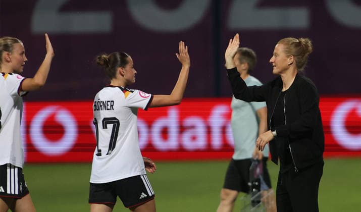 07.07.2026 Sarajevo(Bosnia-Hercegovina) Germany-Austria European U19 U-19 Under-19 championship women s football semi final Mia-Lena Maas(L),Helen Börner Boerner(C),Melanie Behringer(R) Germany head coach :