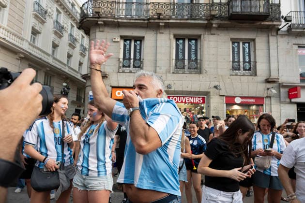 July 7, 2026, Madrid, Spain: Several fans of the Argentine national team, Nationalteam celebrate their victory during the 2026 World Cup Round of 16 match between Argentina and Egypt in Madrid, Spain. Madrid Spain - ZUMAs197 20260707_aaa_s197_081 Copyright: xAtilanoxGarciax