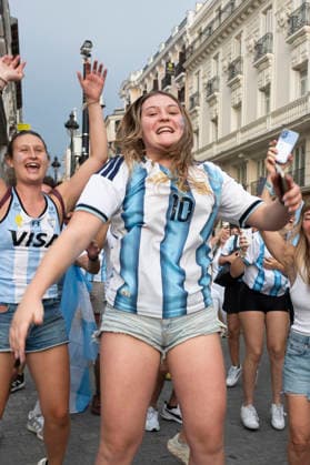 July 7, 2026, Madrid, Spain: Several fans of the Argentine national team, Nationalteam celebrate their victory during the 2026 World Cup Round of 16 match between Argentina and Egypt in Madrid, Spain. Madrid Spain - ZUMAs197 20260707_aaa_s197_084 Copyright: xAtilanoxGarciax