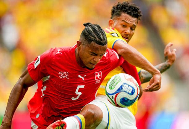 Switzerland v Colombia - FIFA World Cup, WM, Weltmeisterschaft, Fussball 2026 - Round of 16 VANCOUVER, CANADA - JULY 07: Luis Suarez (R) of Colombia in action against Manuel Akanji (5) of Switzerland during the 2026 FIFA World Cup Round of 16 match between Switzerland and Colombia at BC Place in Vancouver, British Columbia, Canada, on July 07, 2026 Ercin Erturk Anadolu British Columbia Canada. Editorial use only. Please get in touch for any other usage.  Copyright: x2026xAnadoluxErcinxErturkx