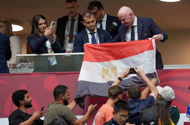 Switzerland v Colombia - FIFA World Cup, WM, Weltmeisterschaft, Fussball 2026 - Round of 16 VANCOUVER, CANADA - JULY 07: FIFA President Gianni Infantino holds a Egyptian flag during the 2026 FIFA World Cup Round of 16 match between Switzerland and Colombia at BC Place in Vancouver, British Columbia, Canada, on July 07, 2026 Ercin Erturk Anadolu British Columbia Canada. Editorial use only. Please get in touch for any other usage.  Copyright: x2026xAnadoluxErcinxErturkx