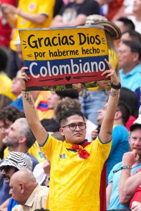A fan of Colombia cheers in the stands during a FIFA Men’s World Cup 2026 round of 16 football match between Switzerland and Colombia at BC Place Vancouver, in Vancouver on July 07th 2026 (Photo by Alexandra Fechete SPP)  Copyright: xAlexandraxFechete SPPx Sportspressphoto_SPR187066