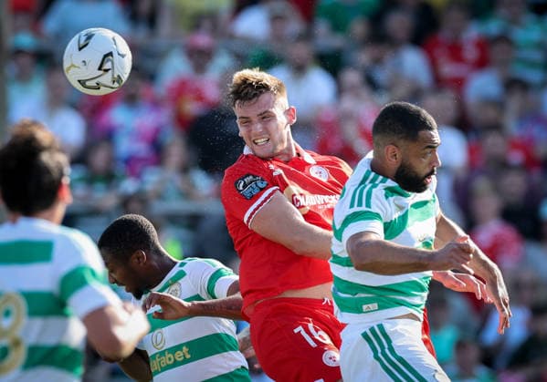 Cameron Carter-Vickers of Celtic and Odhran Casey of Shelbourne Shelbourne FC v Celtic , Preseason Friendly, Football, Tolka Park, Dublin, Ireland - 07 Jul 2026Dublin Tolka Park Ireland  Copyright: xLorrainexO Sullivan Shutterstockx 16980106ap