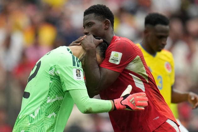FIFA World Cup, WM, Weltmeisterschaft, Fussball 2026 - Round of 16 - Switzerland vs Colombia Camilo Vargas of Colombia (L) in action against Breel Embolo of Switzerland (R) during the FIFA World Cup 2026 Round of 16 match Switzerland against Colombia, in Vancouver, Canada, 07 July 2026. VANCOUVER Canada  Copyright: xBOBxFRIDx