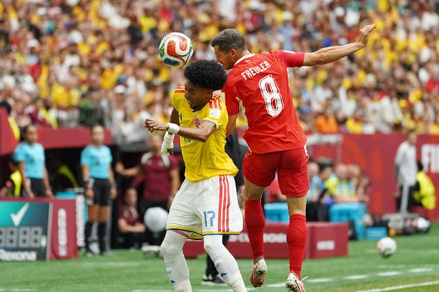 Colombia v Switzerland Round of 16 - FIFA Worl Cup 2026 Johan Mojica 17 of Colombia national team, Nationalteam and Remo Freuler 8 of Switzerland national team battle for the header the FIFA World Cup, WM, Weltmeisterschaft, Fussball 2026 Round of 16 match between Colombia and Switzerland at BC Place Stadium. on July 7, 2026, in Vancouver, Canada. (Photo by Leonardo Ramirez Eyepix Group) Copyright: xLeonardoxRamirez xEyepixxGroupx LR07072026-03630