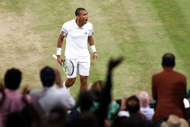 Felix Auger-Aliassime reacts during his quarter-final match Wimbledon Tennis Championships, Day 9, The All England Lawn Tennis and Croquet Club, London, UK - 07 Jul 2026London The All England Lawn Tennis and United Kingdom  Copyright: xKieranxMcManus Shutterstockx 16978030gm