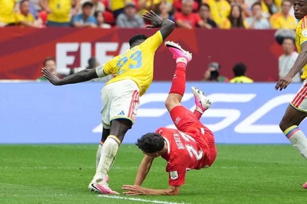 FIFA World Cup, WM, Weltmeisterschaft, Fussball 2026 - Round of 16 - Switzerland vs Colombia Davinson Sanchez of Colombia (L) in action against Fabian Rieder of Switzerland (R) during the FIFA World Cup 2026 Round of 16 match Switzerland against Colombia, in Vancouver, Canada, 07 July 2026. VANCOUVER Canada  Copyright: xBOBxFRIDx