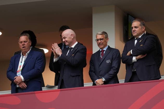 FIFA World Cup, WM, Weltmeisterschaft, Fussball 2026 - Round of 16 - Switzerland vs Colombia FIFA President Gianni Infantino (2-L) gestures next to Peter Knaebel, President of the Swiss Football Assosiation (2-R), Ramon Jesurun, President Colombia Football Federation (L), and Victor Montagliani, a Canadian soccer executive who serves as the President of CONCACAF and a Vice President of the FIFA Council (R), attend the FIFA World Cup 2026 Round of 16 match Switzerland against Colombia, in Vancouver, Canada, 07 July 2026. VANCOUVER Canada  Copyright: xBOBxFRIDx