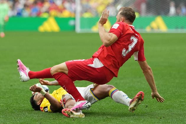 FIFA World Cup, WM, Weltmeisterschaft, Fussball 2026 - Round of 16 - Switzerland vs Colombia Silvan Widmer of Switzerland (up) in action against Luis Diaz of Colombia (down) during the FIFA World Cup 2026 Round of 16 match Switzerland against Colombia, in Vancouver, Canada, 07 July 2026. VANCOUVER Canada  Copyright: xBOBxFRIDx