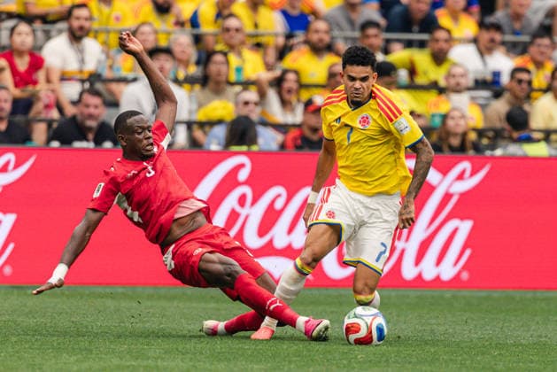 Luis Diaz of Colombia contests with Denis Zakaria of Switzerland during the FIFA World Cup, WM, Weltmeisterschaft, Fussball Round of 16 game between Switzerland and Colombia at BC Place on July 7, 2026 in Vancouver, British Colombia, Canada  Copyright: xCurtisxWongx xSPPx Sportspressphoto_SPR187093
