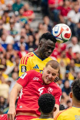 Nico Elvedi of Switzerland heads the ball during the FIFA World Cup, WM, Weltmeisterschaft, Fussball Round of 16 game between Switzerland and Colombia at BC Place on July 7, 2026 in Vancouver, British Colombia, Canada  Copyright: xCurtisxWongx xSPPx Sportspressphoto_SPR187094