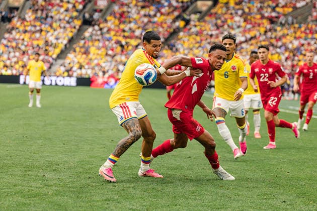Dan Ndoye of Switzerland contests with Gustavo Puerta of Colombia during the FIFA World Cup, WM, Weltmeisterschaft, Fussball Round of 16 game between Switzerland and Colombia at BC Place on July 7, 2026 in Vancouver, British Colombia, Canada  Copyright: xCurtisxWongx xSPPx Sportspressphoto_SPR187102