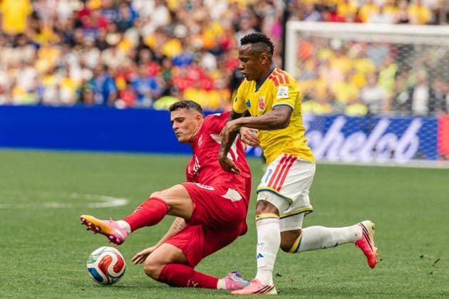 Granit Xhaka of Switzerland contests with Daniel Munoz of Colombia during the FIFA World Cup, WM, Weltmeisterschaft, Fussball Round of 16 game between Switzerland and Colombia at BC Place on July 7, 2026 in Vancouver, British Colombia, Canada  Copyright: xCurtisxWongx xSPPx Sportspressphoto_SPR187103