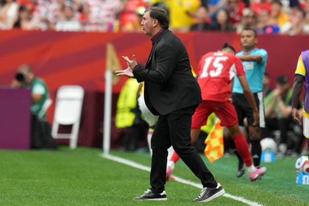 FIFA World Cup, WM, Weltmeisterschaft, Fussball 2026 - Round of 16 - Switzerland vs Colombia Colombia s head coach Nestor Lorenzo gestures during the FIFA World Cup 2026 Round of 16 match Switzerland against Colombia, in Vancouver, Canada, 07 July 2026. VANCOUVER Canada  Copyright: xBOBxFRIDx