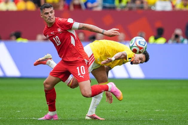 Kanada: Fußball FIFA World Cup, WM, Weltmeisterschaft, Fussball 2026, Achtelfinale - Schweiz vs Kolumbien - BC Place, Vancouver: Granit Xhaka (Schweiz, 10) Luis Diaz Luis Diaz (Kolumbien 7) *** Canada Soccer 2026 FIFA World Cup, Round of 16: Switzerland vs. Colombia at BC Place, Vancouver; Granit Xhaka (Switzerland), 10 Luis Diaz (Colombia), 7 Copyright: xJOERANxSTEINSIEKx