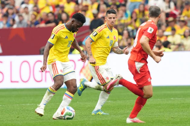 Jefferson Lerma (L) of Colombia controls the ball during a Round of 16 match at the 2026 FIFA World Cup, WM, Weltmeisterschaft, Fussball between Switzerland and Colombia at BC Place Stadium in Vancouver, Canada, 07 July 2026. 2026 FIFA World Cup - Round of 16 - Switzerland vs. Colombia !ACHTUNG: NUR REDAKTIONELLE NUTZUNG!  Copyright: xOmarxAlonsox AMDEP8480 20260707-55020831421_1